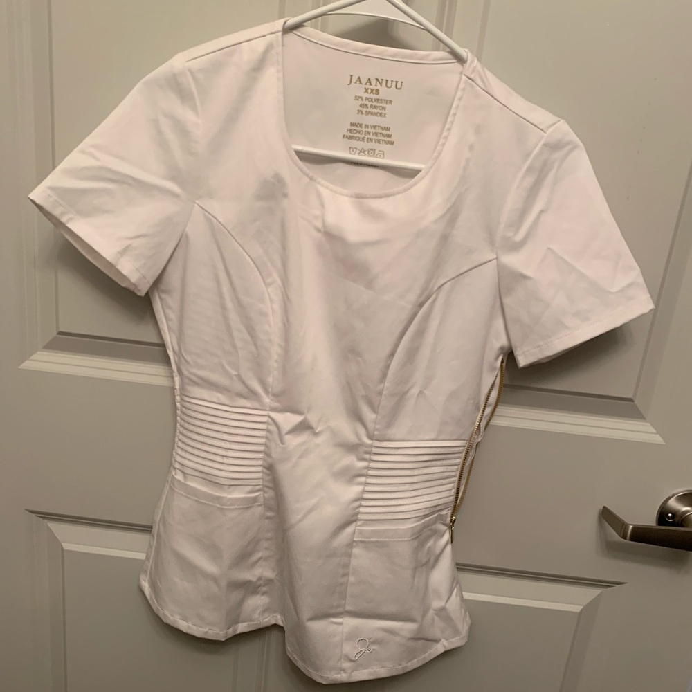 Jaanuu Scrub Top